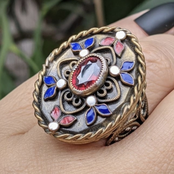 **IN SEARCH OF THIS RING** - Picture 2 of 6